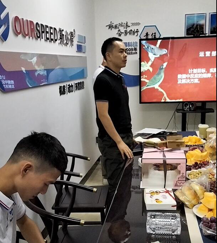 嘿嘿连载APP下载官网下载科技召开9月份总结会暨生日会 嘿嘿连载APP下载官网下载科技召开9月份总结会暨生日会
