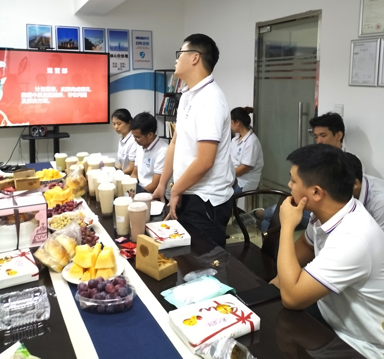 嘿嘿连载APP下载官网下载科技召开9月份总结会暨生日会