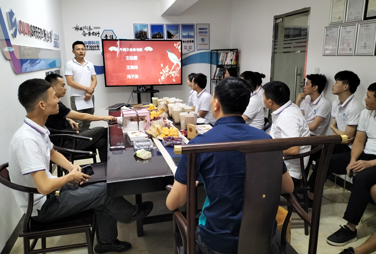 嘿嘿连载APP下载官网下载科技召开9月份总结会暨生日会